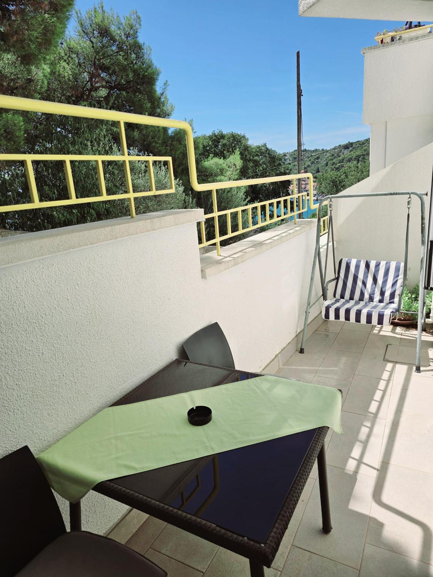 Apartments Jelic Тисно Екстериор снимка