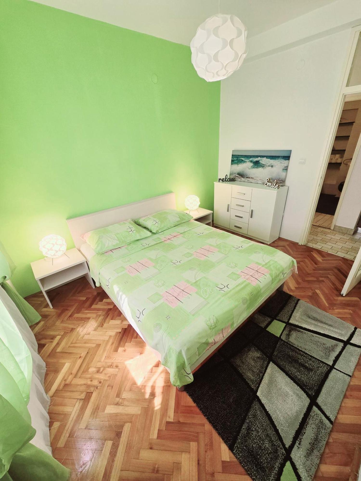 Apartments Jelic Тисно Екстериор снимка